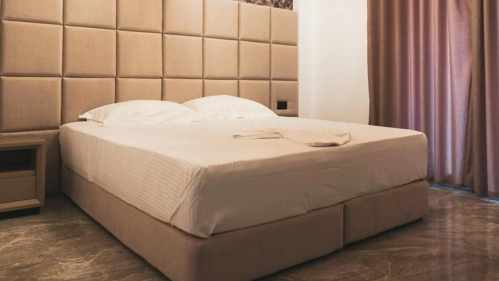 Hotel Ruko Boutique Golem
